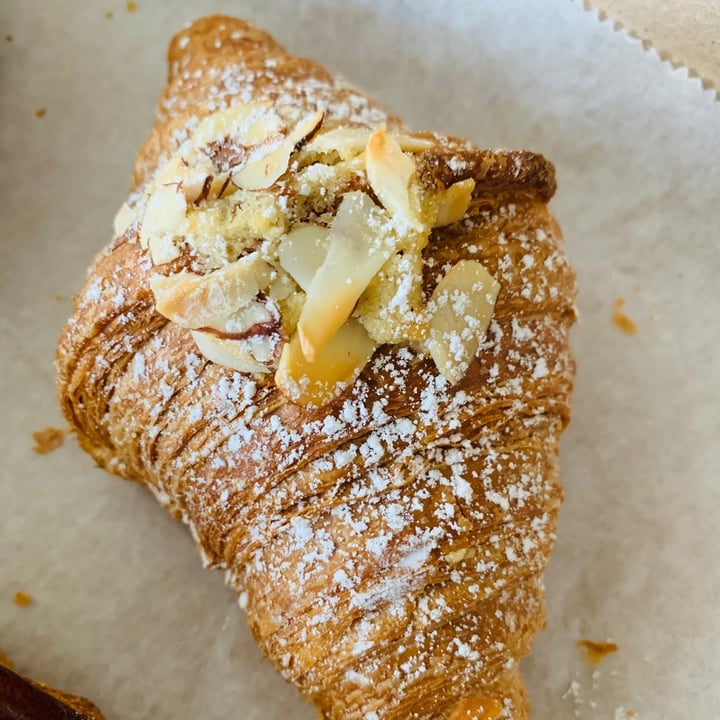photo of L' Artisane Creative Bakery Almond Croissant shared by @anasoto on  11 Apr 2021 - review