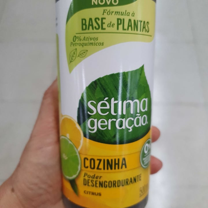 photo of Novo limpador, desengordurante a base de plantas shared by @dicelialuzia on  17 Jun 2022 - review