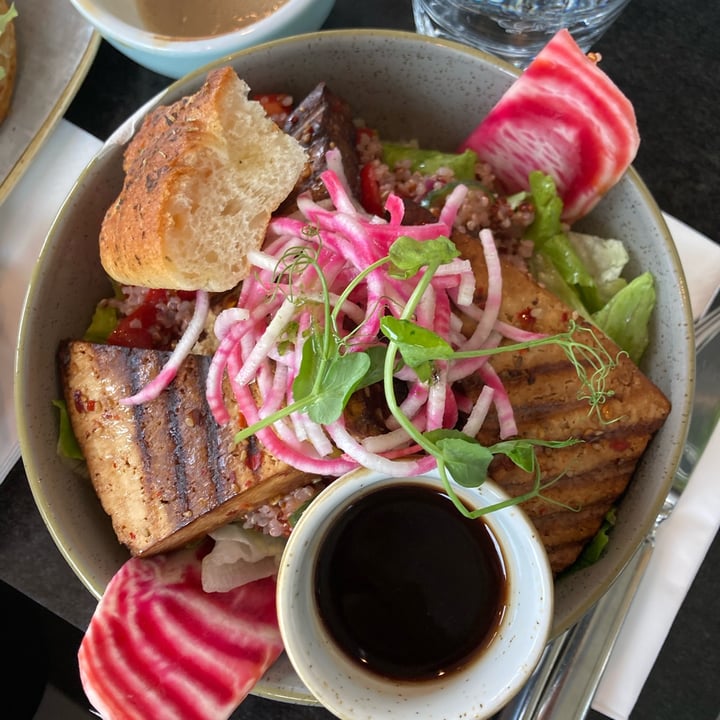 review photo of Lycka tofu quinoa salad shared by @sarachiri on 20 Nov 2022 - review