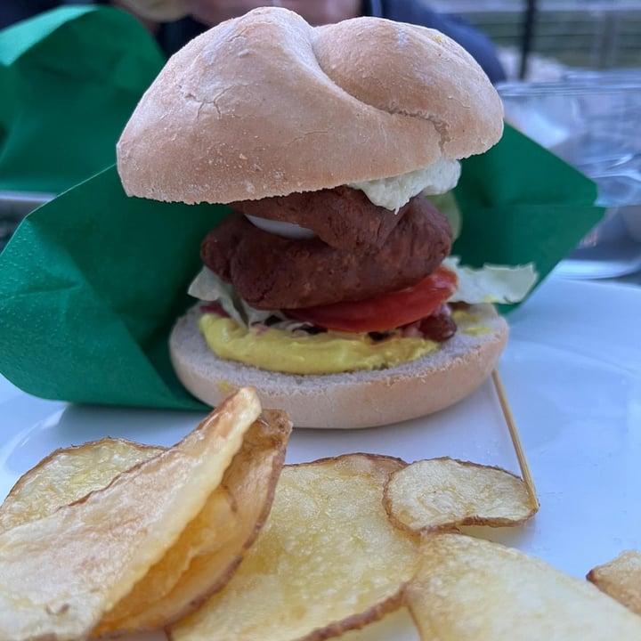 photo of Cibo Ristorante Vegano vegan burger shared by @carolinag on  04 Sep 2022 - review