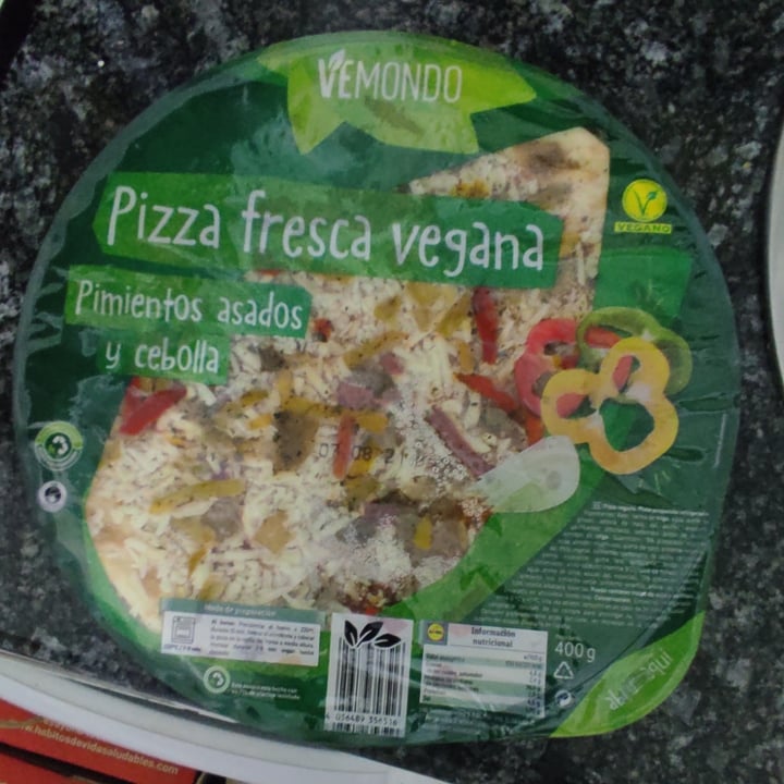 photo of Vemondo Pizza fresca vegana shared by @mariona on  07 Sep 2021 - review