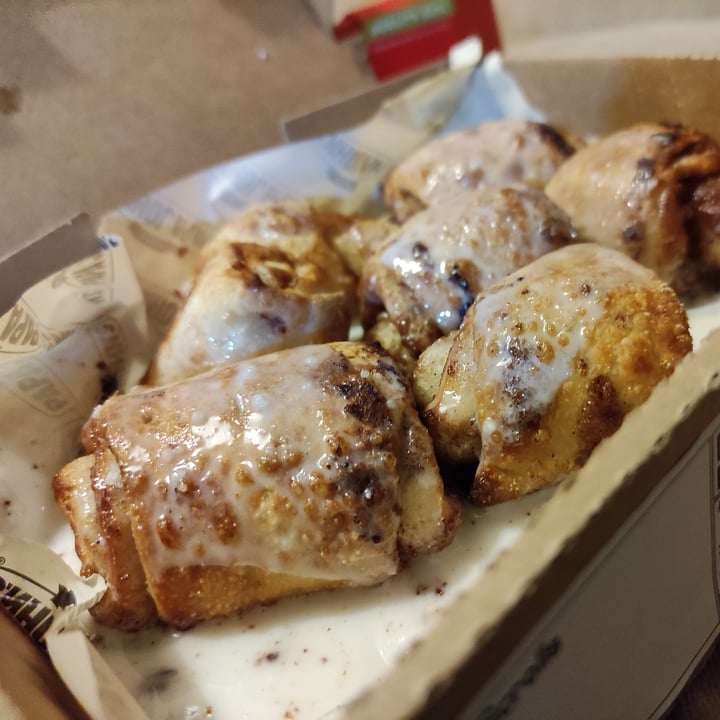 photo of Papa John's Pizza Cinnamon Scrolls shared by @ragamuffin on  24 Jun 2021 - review