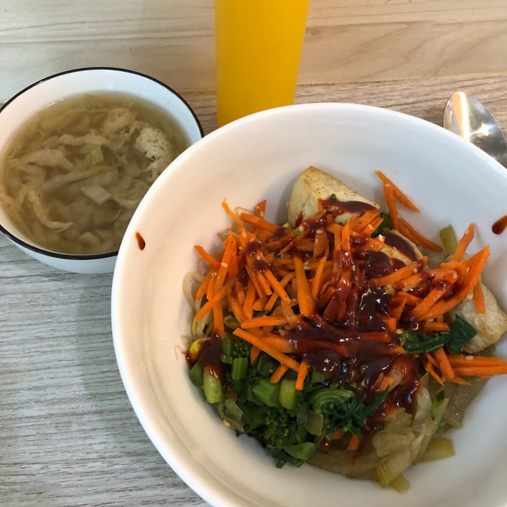 photo of Simple Lifestyle Healthy Vegetarian Cafe Bibimbap shared by @ejaquet on  14 Feb 2019 - review