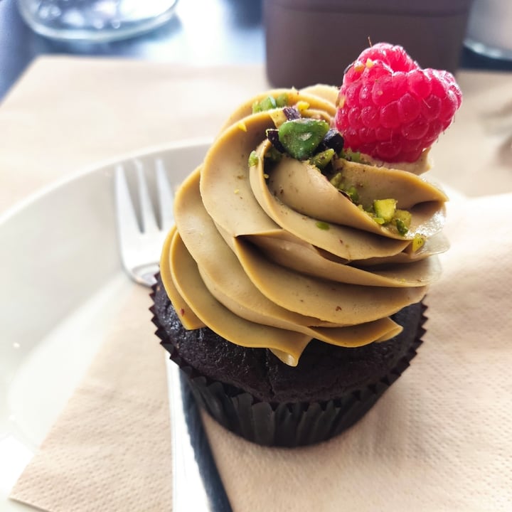 photo of Tauer Bakery Cupcake The Best shared by @elaine95 on  18 Jul 2022 - review