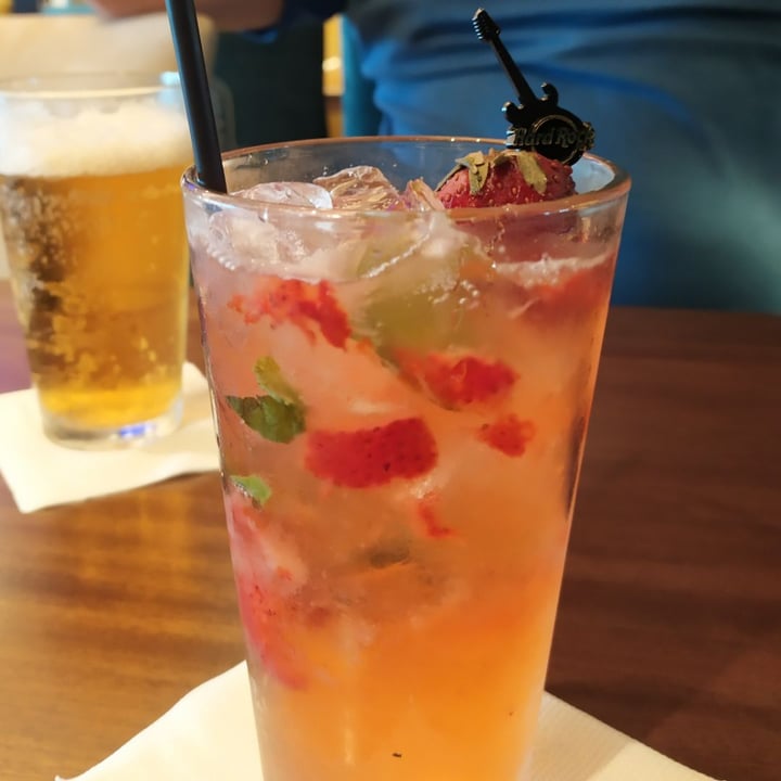 photo of Hard Rock Cafe Limonada de frutilla y albahaca shared by @jeanynova on  23 Feb 2020 - review
