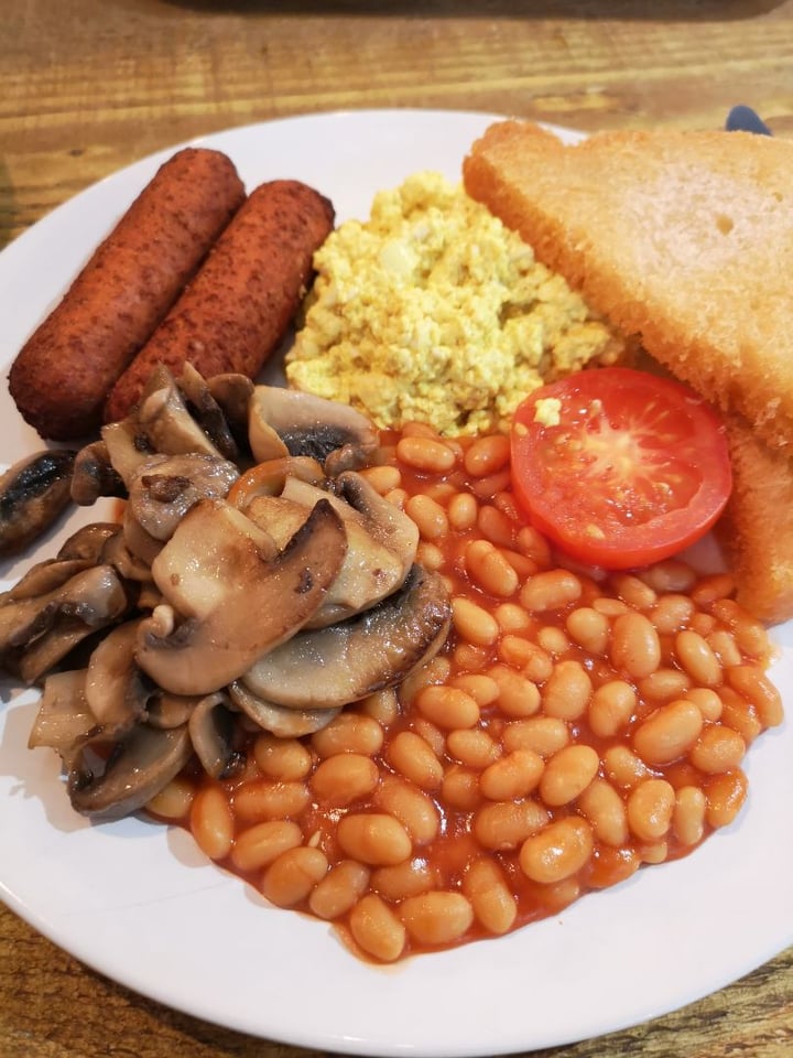 review photo of Crunch Coffeeshop & Classic Eatery Full vegan breakfast shared by @sammi31 on 14 May 2019 - review
