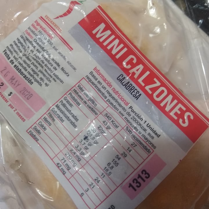 review photo of Veganuel Mini calzones de calabresa shared by @celesevans on 17 Jun 2020 - review