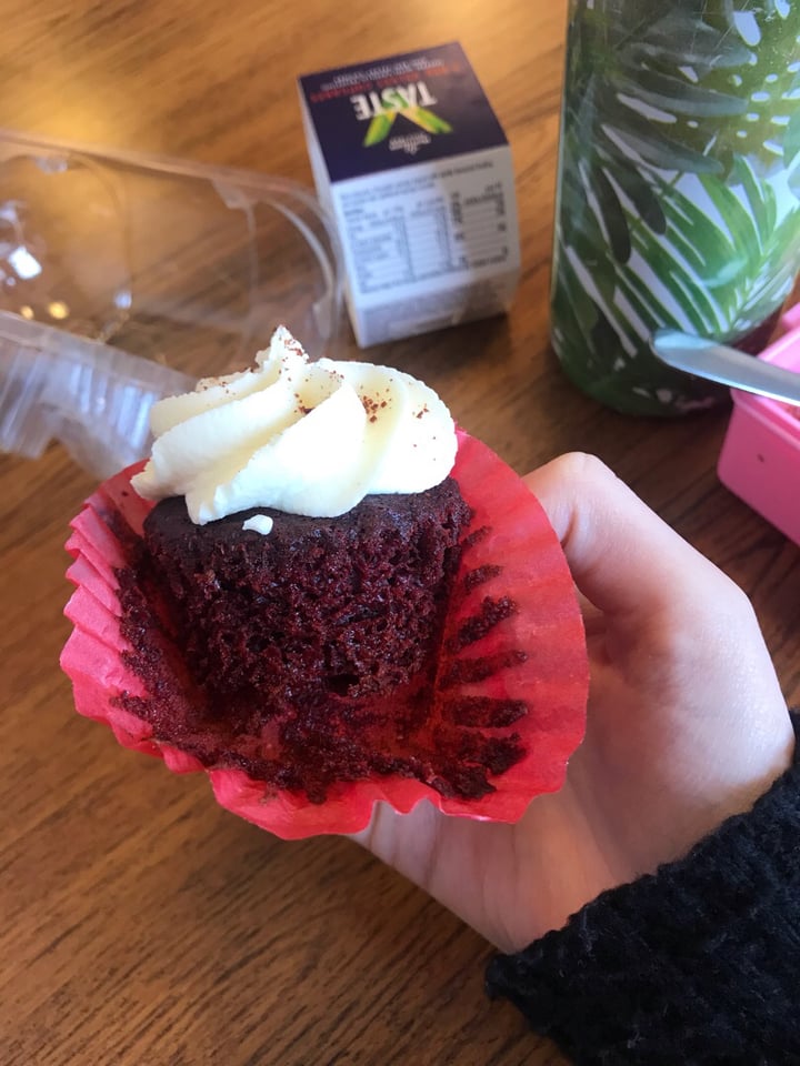 photo of Morrisons Red Velvet Cupcakes shared by @emmaxxx on  09 Apr 2019 - review
