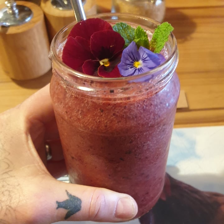 photo of Mad Cucumber spicy berry zinger shared by @militantvegan on  11 Dec 2022 - review