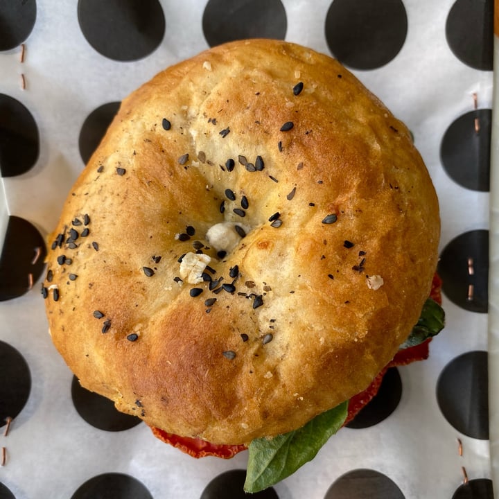 review photo of Serena Morena Bagel Caprese shared by @limonce11o on 19 Nov 2022 - review