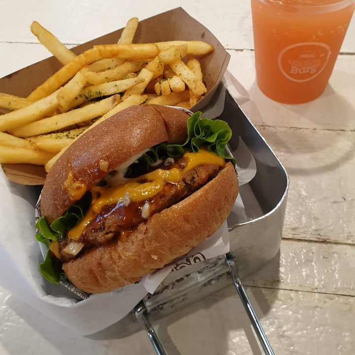 photo of VeganBurg San Francisco Smokey BBQ Burger with Seaweed Fries shared by @uncannyval on  19 Nov 2020 - review