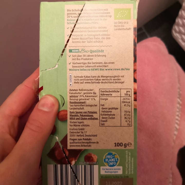 photo of Rewe Bio Schokolade Ganze Haselnuss shared by @blondi93 on  07 Apr 2022 - review