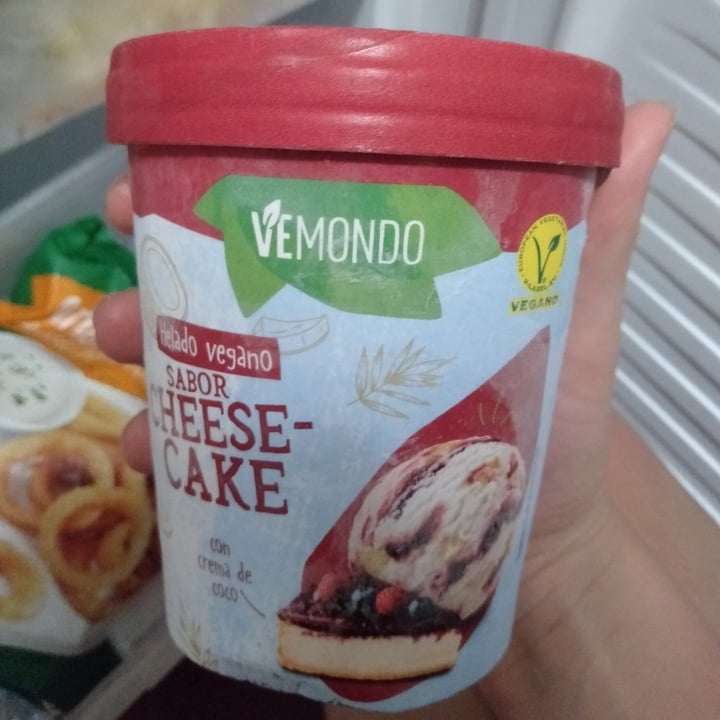 photo of Vemondo  Helado vegano sabor cheese cake shared by @ullsdagave on  23 Aug 2021 - review
