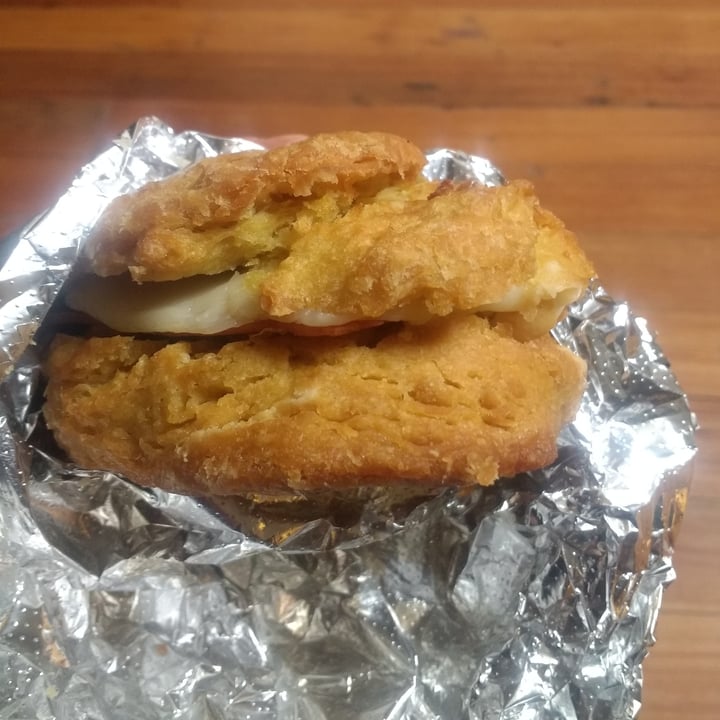 review photo of Breads On Oak Muffin shared by @flimsypaperseagulls on 30 Apr 2020 - review