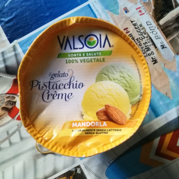 photo of Valsoia il Gelato al pistachio e crema Mandorla  shared by @claudiaromeo on  21 Sep 2022 - review