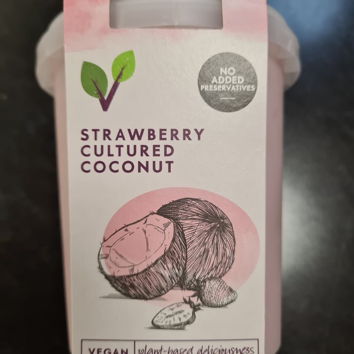 photo of Woolworths Food Strawberry Cultured Coconut Yoghurt shared by @veronicagroen on  04 May 2022 - review