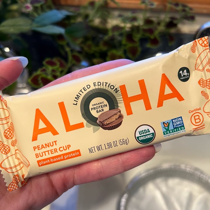 review photo of Aloha Peanut Butter Cup shared by @veganshowoff on 12 Feb 2022 - review