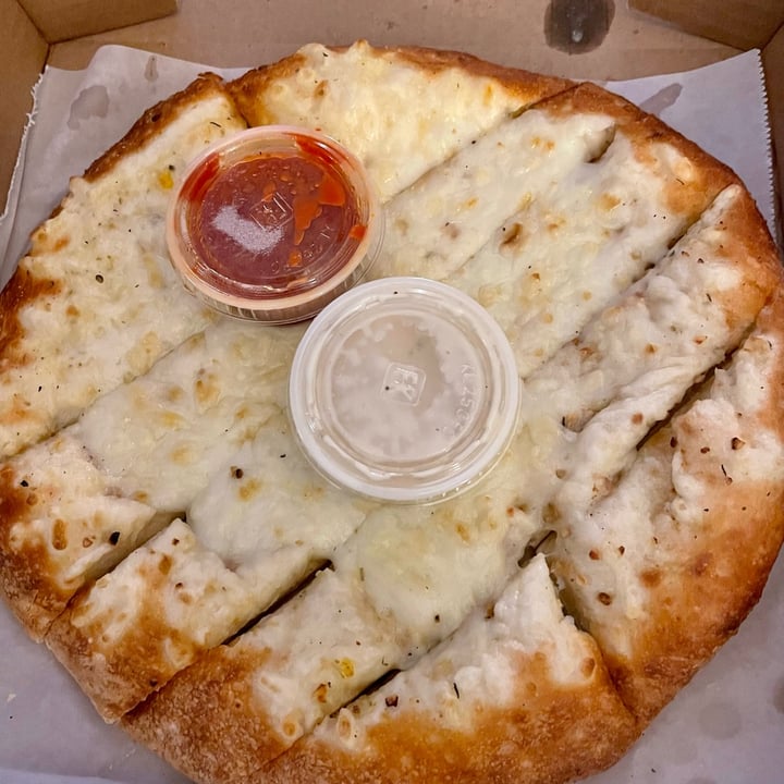 photo of Rudy's Gourmet Pizza Vegan Garlic Cheesy Bread shared by @lakerslover77 on  26 Feb 2022 - review