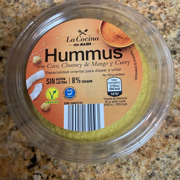 photo of ALDI Hummus con coco, chutney de mango y curry shared by @thaison97 on  16 Dec 2021 - review