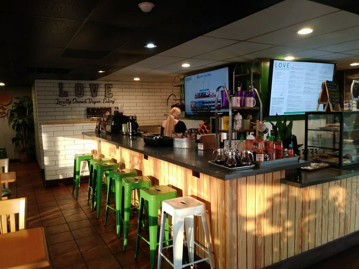 review photo of Vida Vegan Co Original Crispy Sandwich shared by @elementalv on 03 Feb 2020 - review