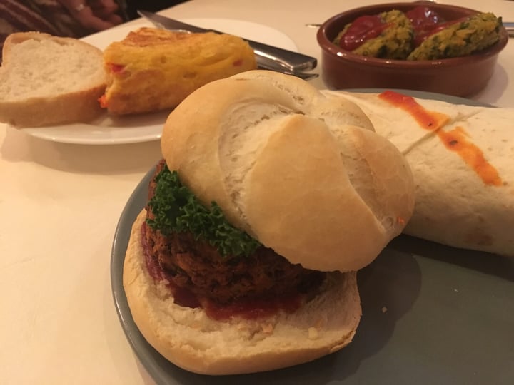 photo of Salamanca Magenta Cafe & Bar Hamburguesa vegana shared by @theveggienomad on  04 Feb 2019 - review