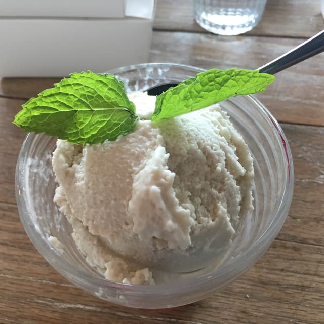 菜肴“Vanilla Bean Ice Cream”的照片