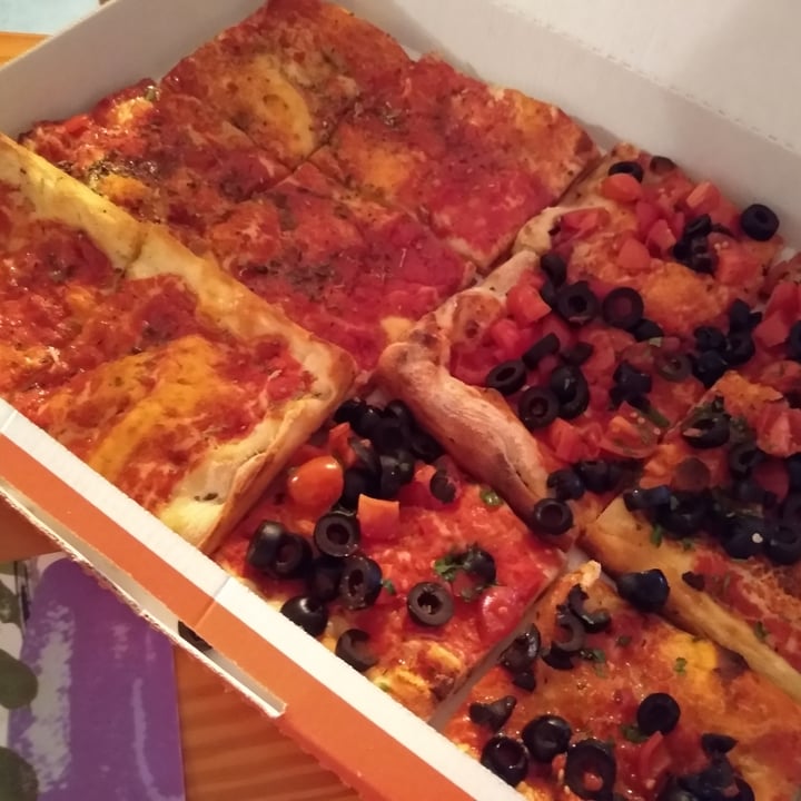 photo of Alice Pizza Pizza Rossa, Funghi Rossa, Patate E Rosmarino, Pomodorini E Olive shared by @dashinda on  03 Jan 2021 - review