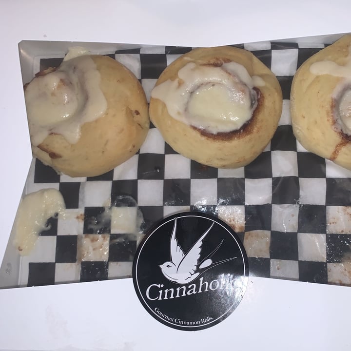 photo of Cinnaholic Old Skool Cinnamon Roll shared by @knnyjrdn on  22 Jan 2021 - review
