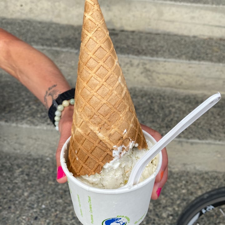 photo of Parachute Ice Cream Pistachio Vegan Cone shared by @maggie on  01 Sep 2020 - review