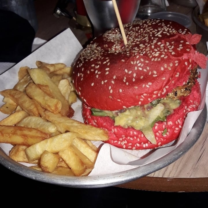 photo of Pola Burger Pan de Remolacha shared by @camideom on  11 Nov 2021 - review