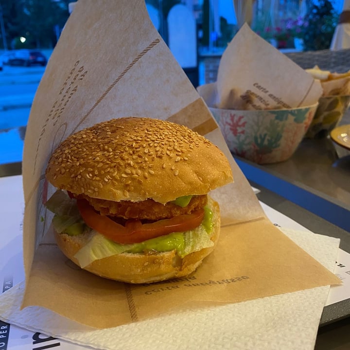 review photo of Joe Potato almost chicken veggy burger shared by @telisa on 01 Jul 2022 - review