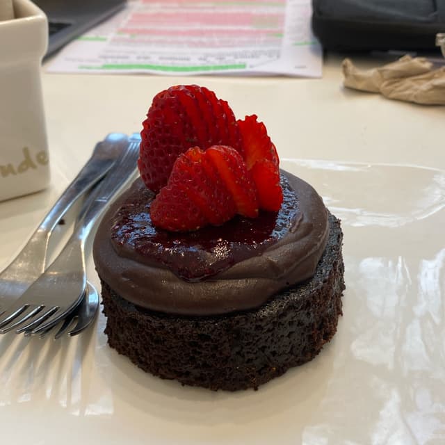 Photo of the dish “Torta de chocolate con ganache de frutilla”