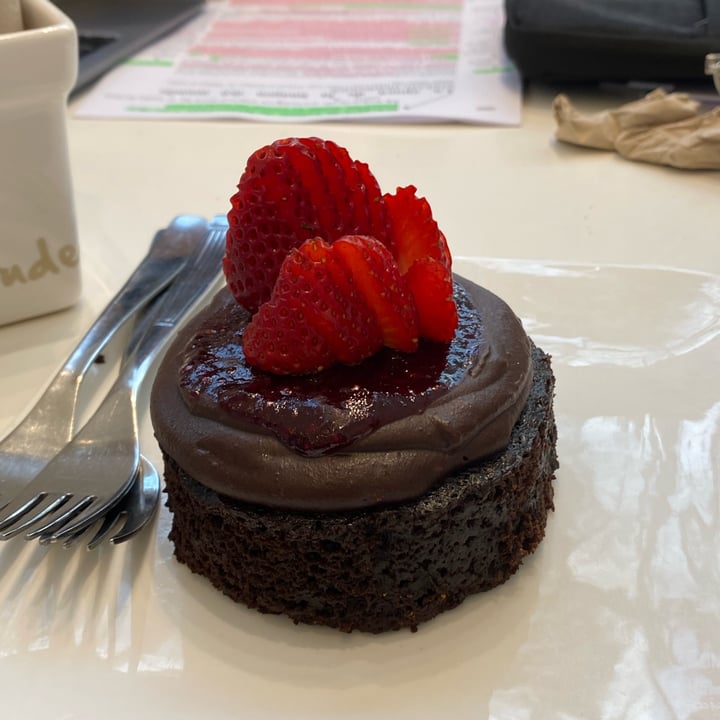 photo of Gratitude I vivir disfrutar & Regalar Torta de chocolate con ganache de frutilla shared by @inespressable on  21 Jun 2022 - review