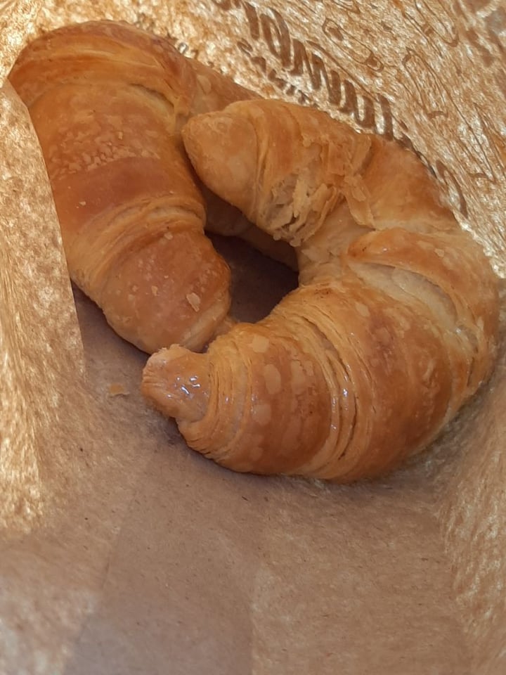 review photo of Costumbres Argentinas Croissant shared by @yamilaleuy on 20 Nov 2019 - review