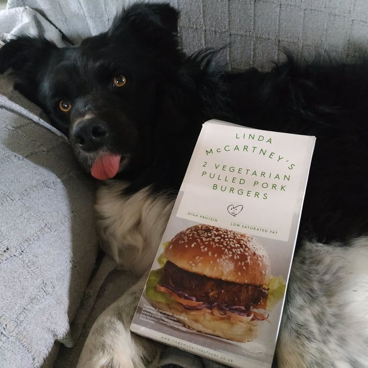 photo of Linda McCartney's 2 Vegetarian Pulled Pork 1/4lb Burgers shared by @runa on  17 Mar 2022 - review