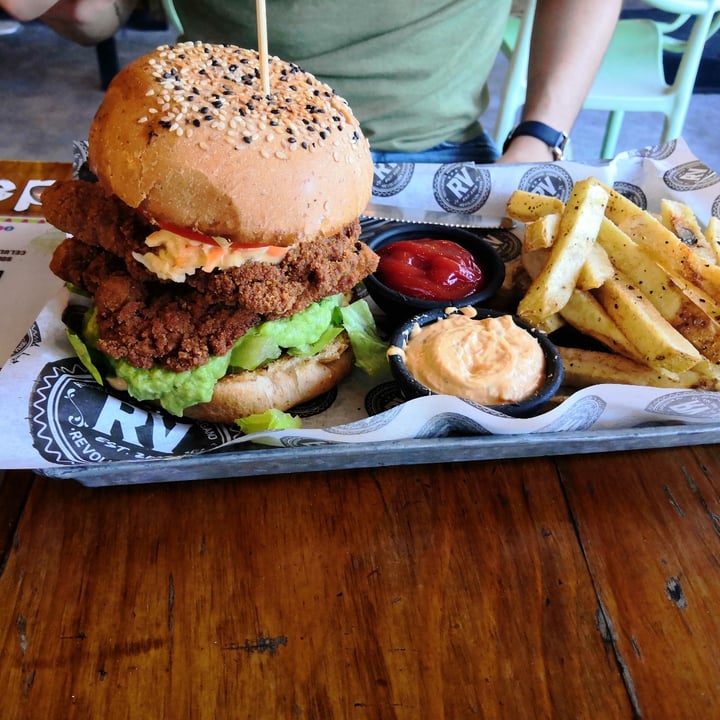 photo of Revolucion Verde Chickn free burger shared by @marianaglz on  20 Oct 2021 - review