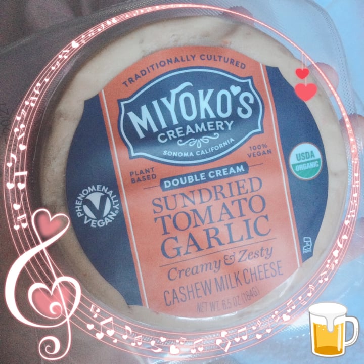 photo of Miyoko's Creamery Double Cream Sundried Tomato Garlic Cashew Milk Cheese shared by @mewinabubble on  27 Mar 2021 - review