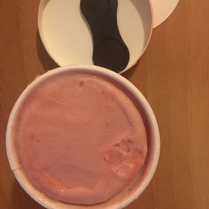 photo of so coco Strawberry Ice Cream shared by @sfhvlk on  28 Jun 2021 - review