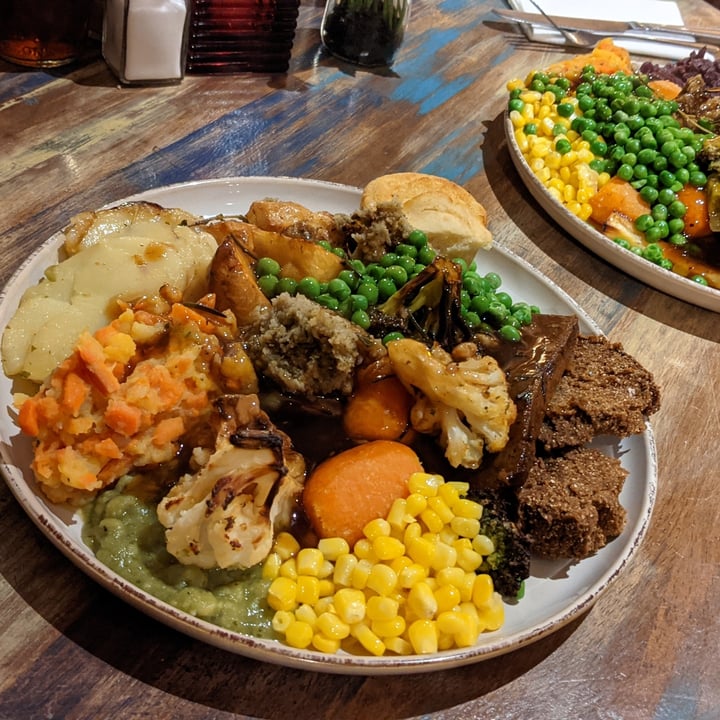 photo of The Barn Pub & Restaurant Vegan Carvery shared by @beccasaurus on  05 Dec 2022 - review