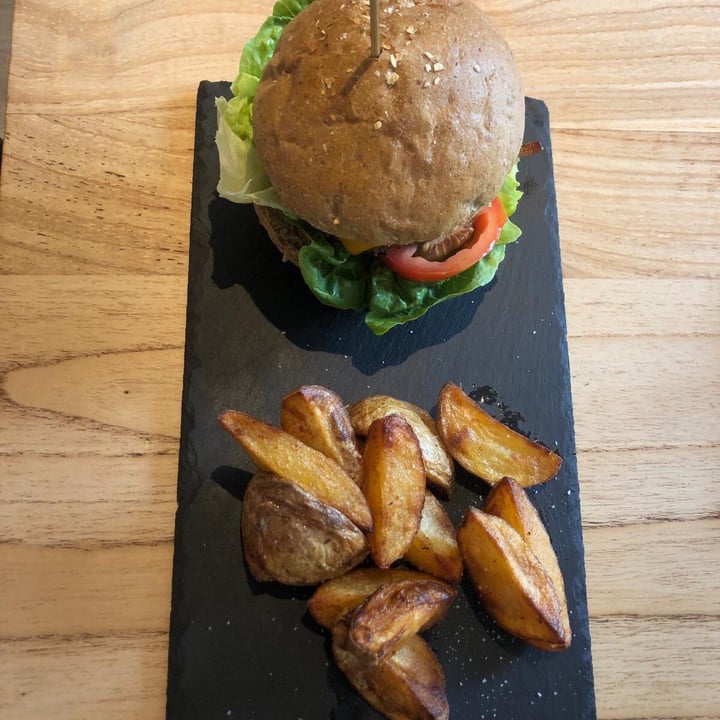 photo of Restaurante Alive Hamburguesa Beyond Meat shared by @srta-marta on  29 Aug 2020 - review