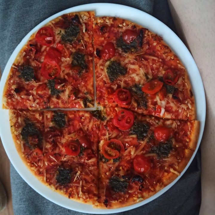 photo of Ristorante Pizza margherita pomodori shared by @arantzagates on  23 Sep 2021 - review