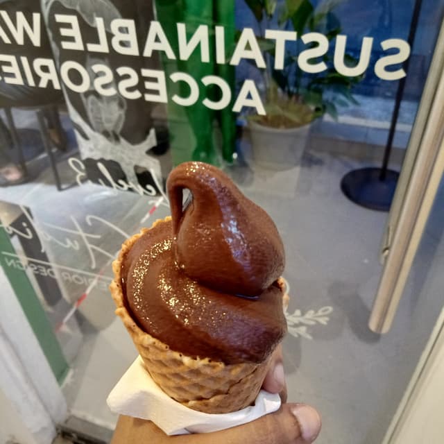 Photo of the dish “chocolate oatmilk soft serve”