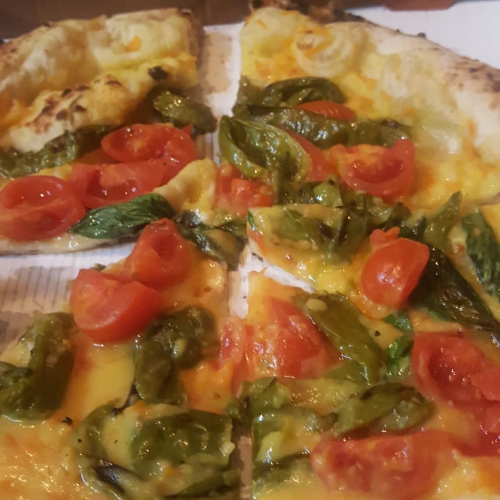 photo of Boccuccia di Rosa Pizza Con Peperoncini Verdi E Pomodorini shared by @robinciao on  25 Aug 2022 - review