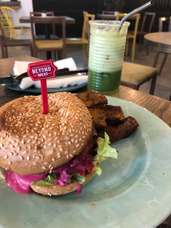 photo of Lexi's Healthy Eatery Beyond Burger shared by @vegancathy on  16 Sep 2019 - review