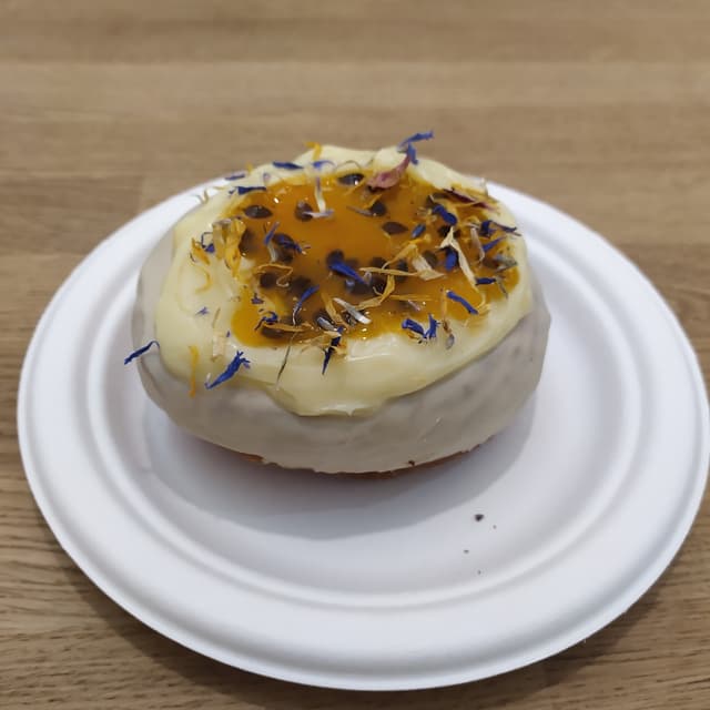 Photo of the dish “Kronut Vegano de Crema de Maracuyá”