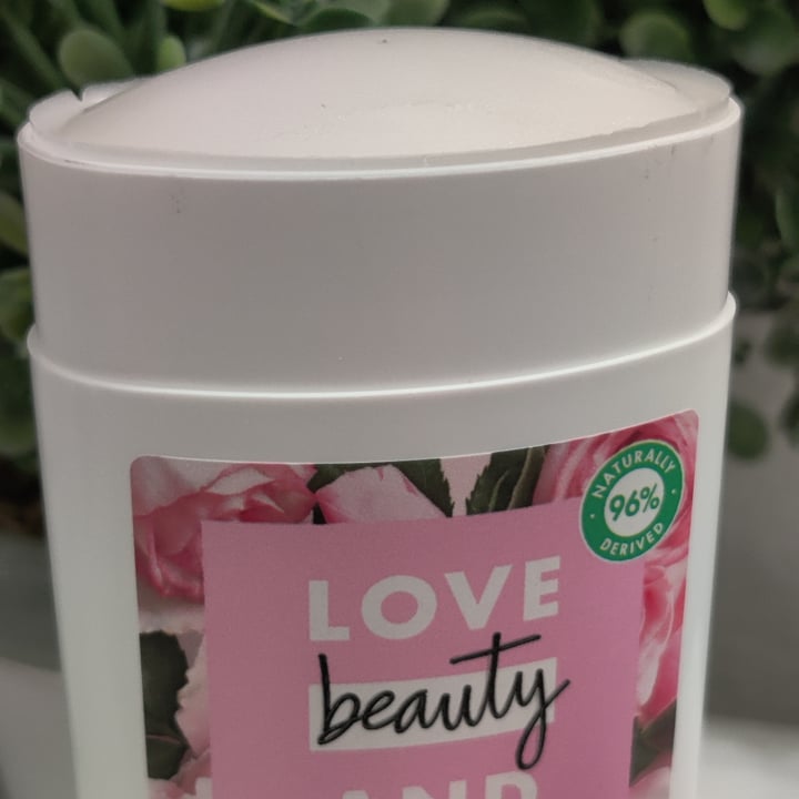 photo of Love Beauty and Planet Deodorant Murumuru butter and roses shared by @cinemaspinach on  20 Aug 2021 - review