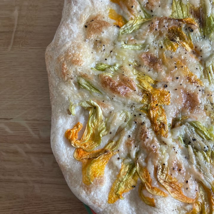 photo of Miyoko's Creamery Liquid Vegan Pizza Mozzarella shared by @ombi on  30 Sep 2022 - review