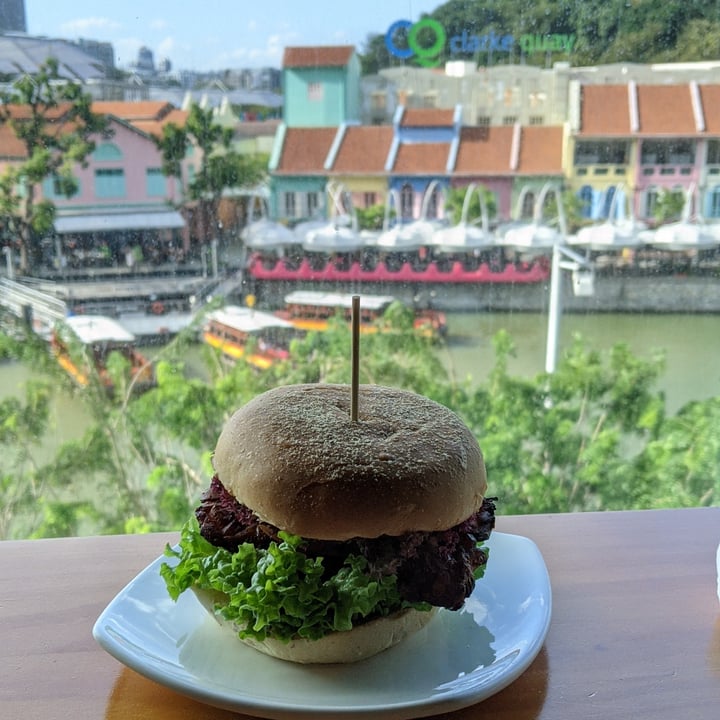 photo of nomVnom Bistro Tempeh Rendang burger shared by @flexivegan on  19 Feb 2021 - review