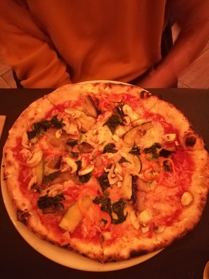 review photo of MANSO PIZZERIA Vegetable Pizza shared by @brujakaraba on 05 Jan 2020 - review