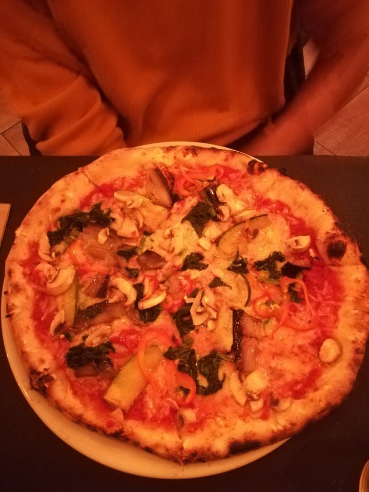 photo of MANSO PIZZERIA Vegetable Pizza shared by @brujakaraba on  05 Jan 2020 - review